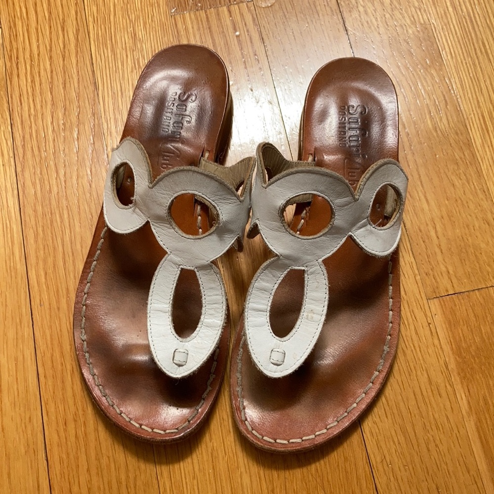 Safari Club Positano

Size 37

White with leather
